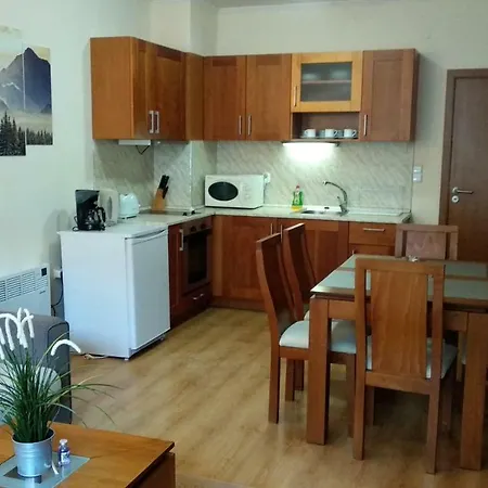 Pine Tree 2 - B7 Banszko